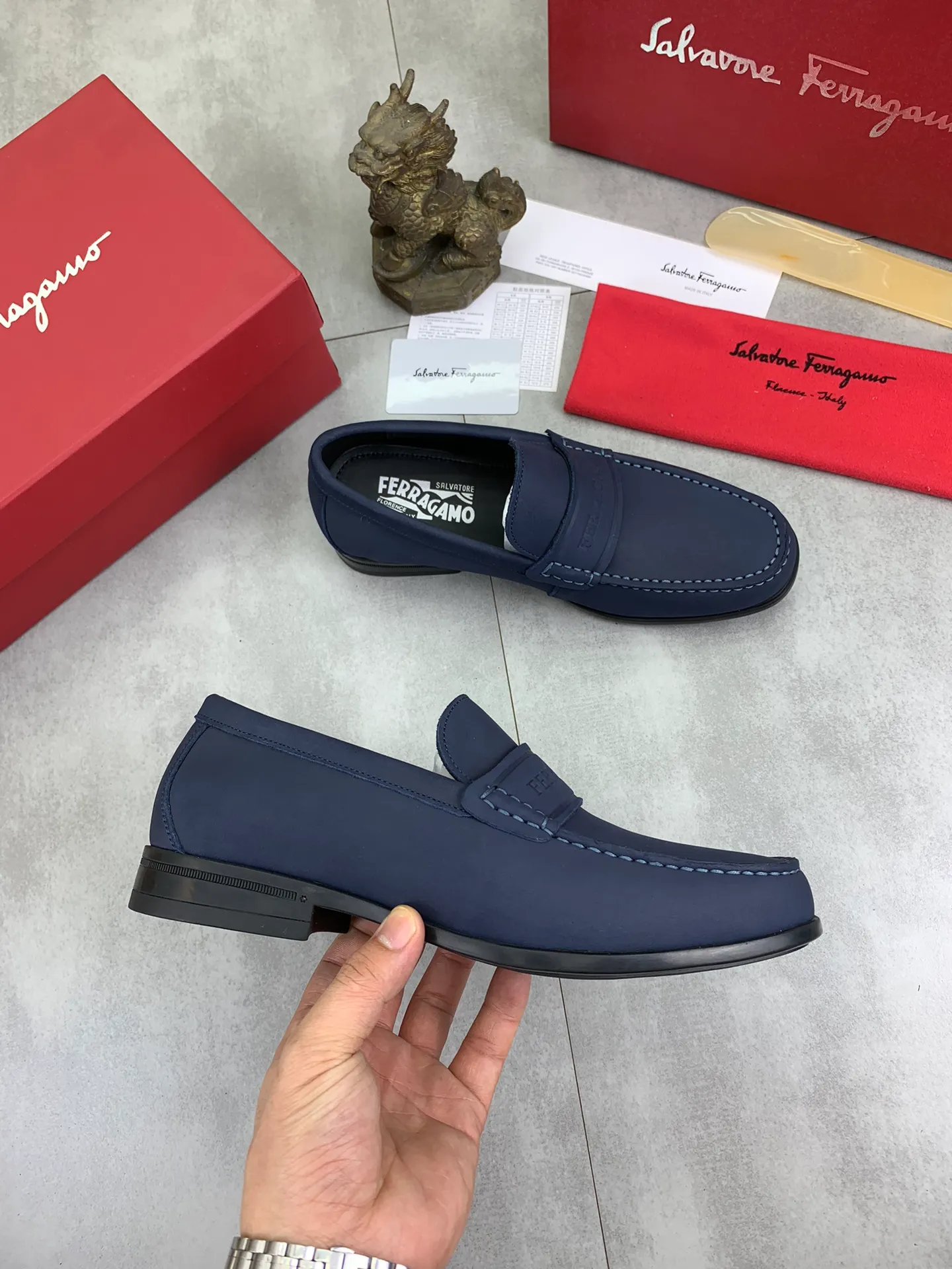 Men's Men's Shoes 💰P460💰[New Style] Water-dyed Niuli 🆘[Salvatore Ferragamo] Ferragamo's latest casual business leather shoes for men! Available at counters simultaneously! The fabric is made of specially imported original calfskin, and the interior is made of imported water-dyed cowhide. It is absolutely luxurious and leads the fashion trend. Matching code: 38-45; 3⃣️ colors available